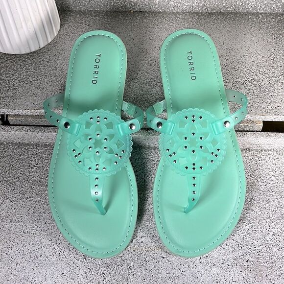 Torrid Medallion T-Strap Sandal (WW) Flip Flops Sandals Size 8 WW - Picture 1 of 7